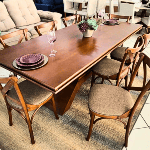 Sala de Jantar em madeira com 8 cadeiras